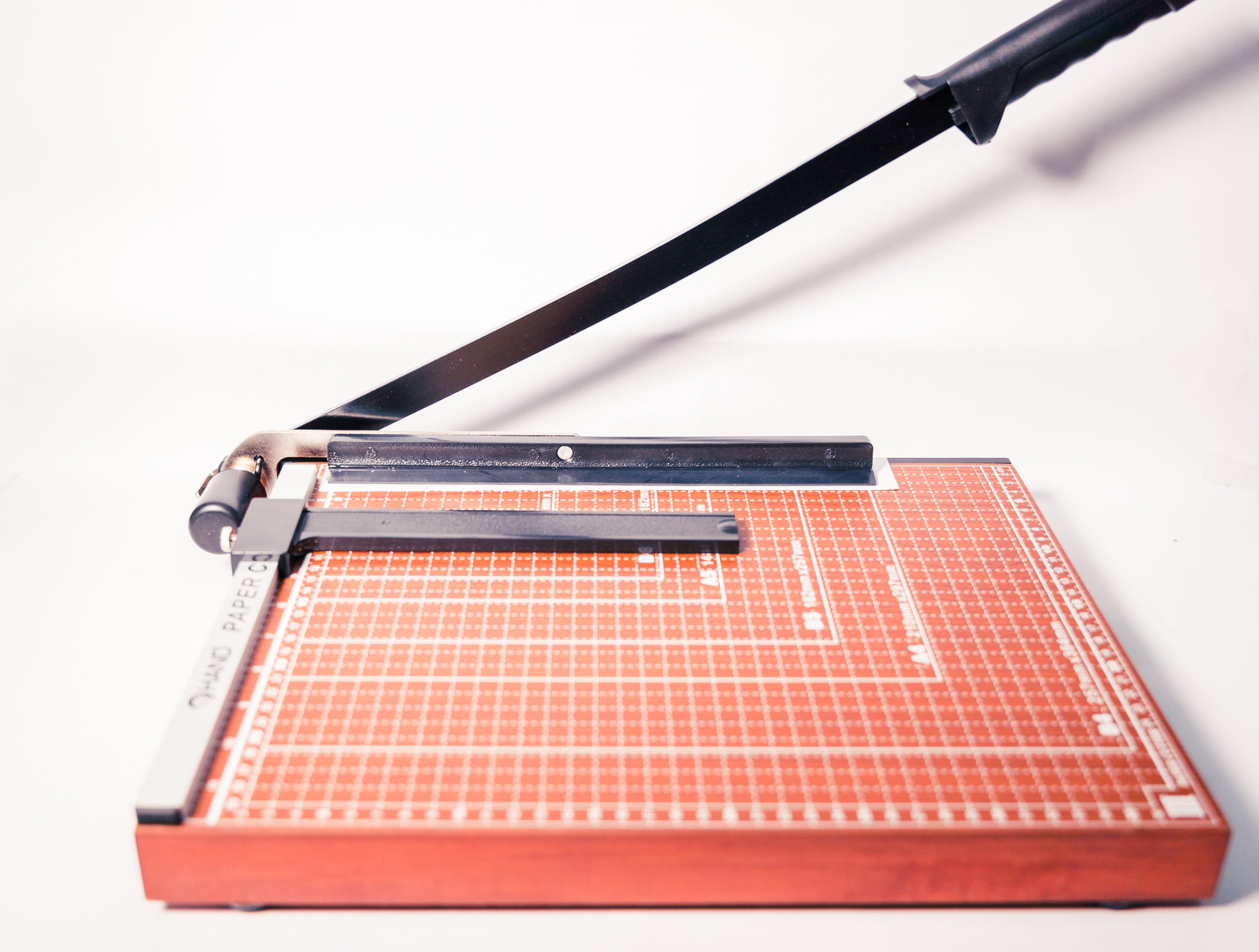 GUILLOTINA BASE MADERA 38x30 cm HAND