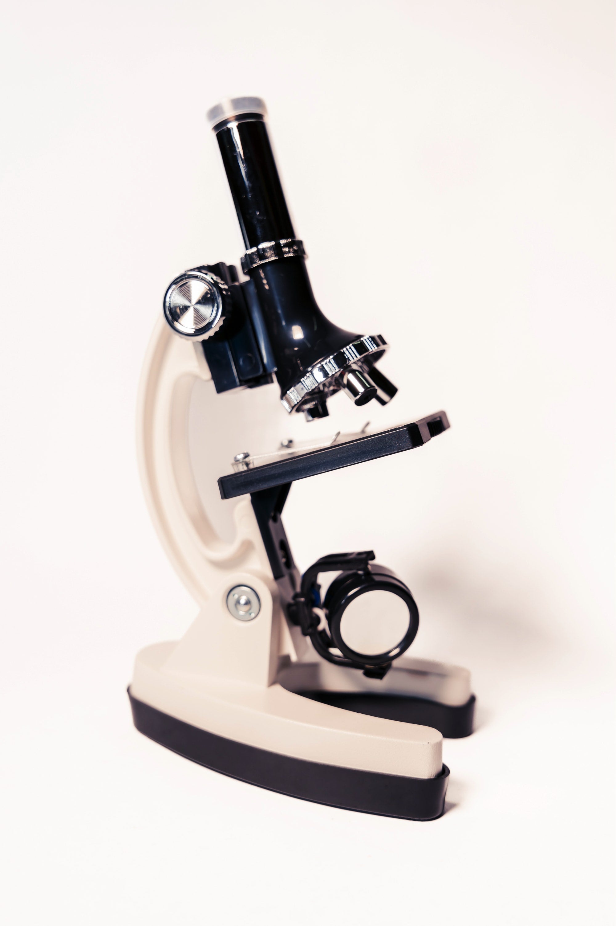 MICROSCOPIO C/LUZ 1200X MALETIN 28PZAS.